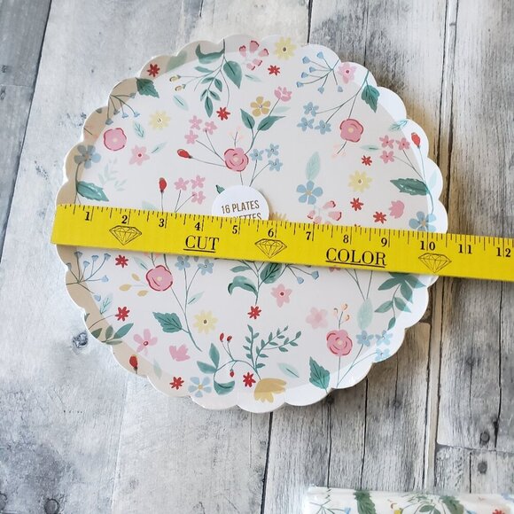 NWT - Meri Meri Floral Scalloped Plates (16) and Matching Napkins (32) - Picture 2 of 3